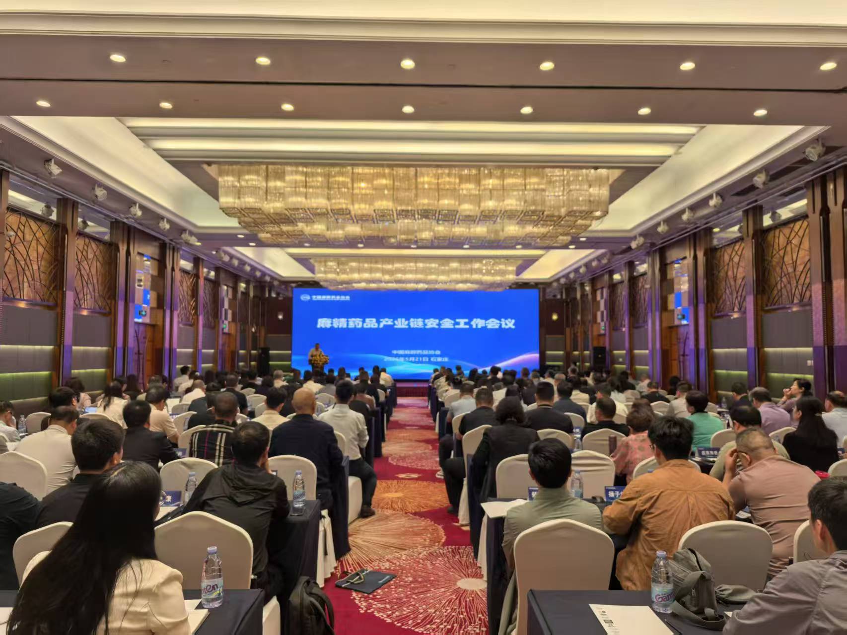 甘肃农垦药物碱厂赴石家庄参会 走访客户拓新局